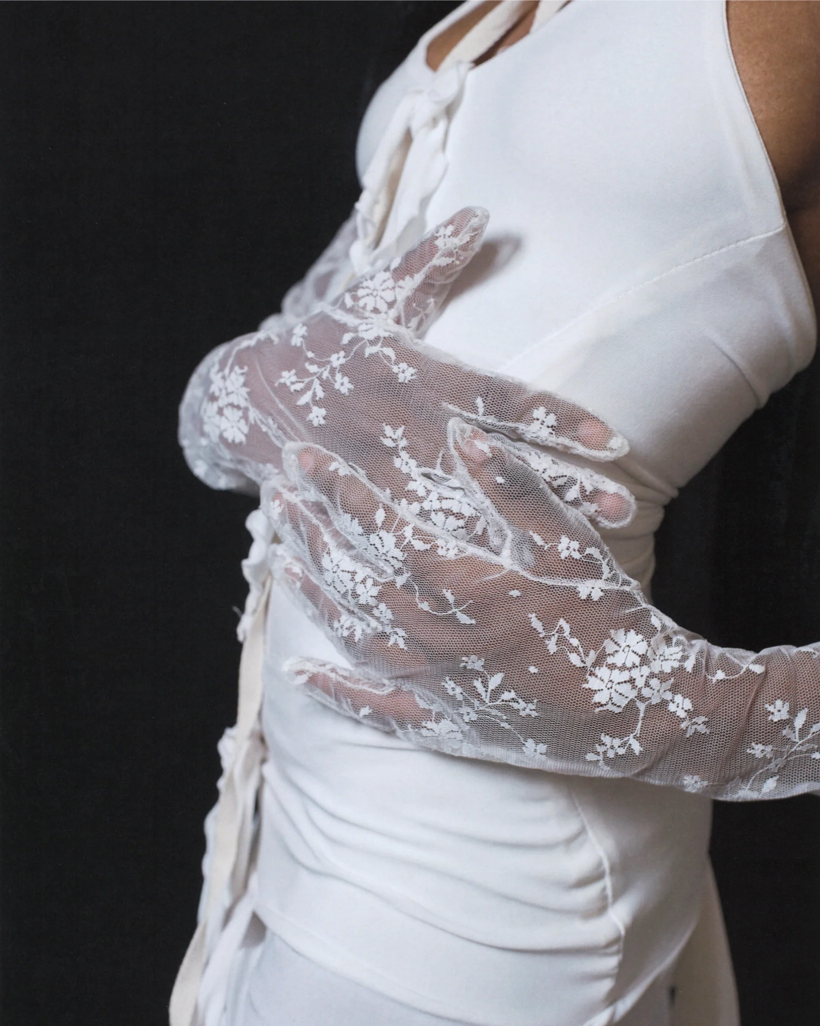 ANISE One Piece Long Gloves in White - Image 3