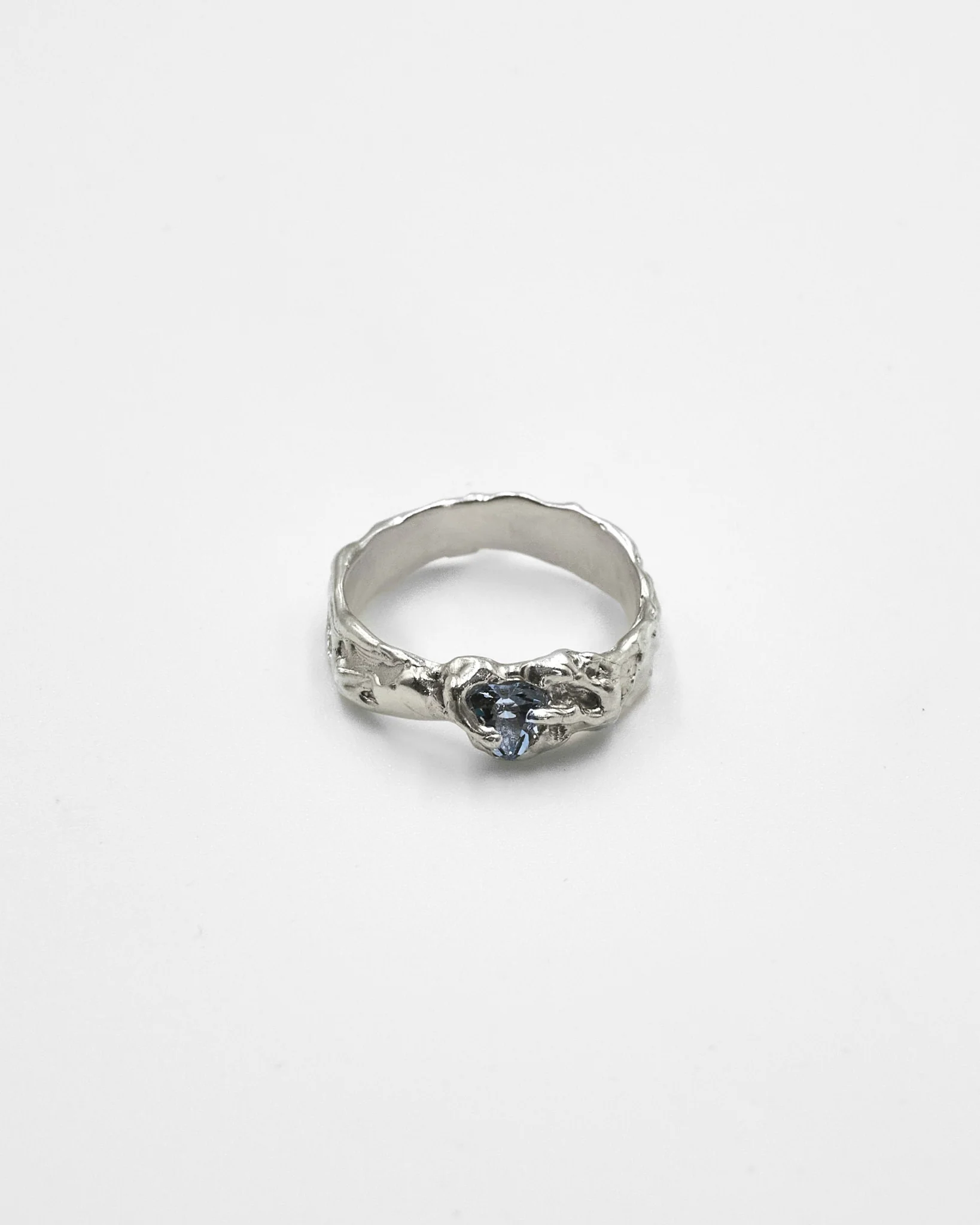 RSST01 // Silver ring w/ heart-shaped blue topaz - Image 3